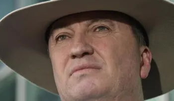 El vice primer ministro de Australia anuncia su renuncia en medio de escándalo sexual