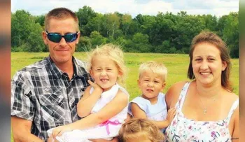 Una madre queda viva tras un accidente con su marido y sus tres hijos 