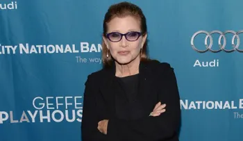 La actriz Carrie Fisher está en condición estable, dice la madre