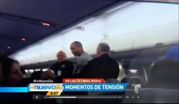 Trató de abrir puerta de avión en pleno vuelo para ver al Señor