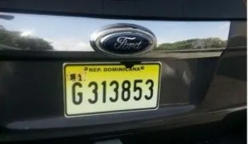 Dejan yipeta abandonada en Plaza Guibia; tenía una carta en su interior