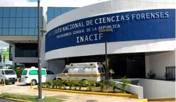 Madre de Carla Massiel acude al INACIF para determinar si osamenta pertenece a su hija