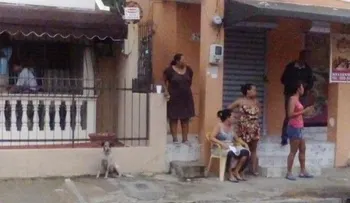 Mujeres protestan por apagones en el ensanche La Fe