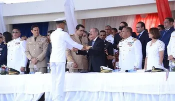Danilo Medina encabeza graduación de la Armada