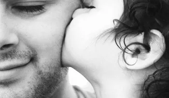 Varones con testículos pequeños son mejores padres