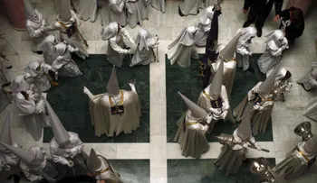 La caída de la Iglesia Católica en España