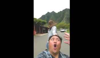 La graciosa parodia del fotógrafo que sigue a su novia por el mundo