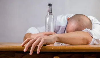 OMS advierte que beber alcohol no mata el coronavirus; si lo crees pierde tu tiempo