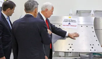 La comprometedora foto del vicepresidente de EE.UU. en la NASA que se hizo viral