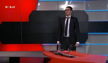 Un hombre armado irrumpe en un canal de TV holandés (Video)