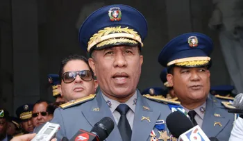 Coronel que tumbó señora con 370 mil euros es esposo de exdiputada PLD; revela periodista 