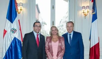 Canciller Navarro se reúne con diplomáticos dominicanos acreditados en Francia