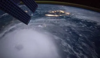El huracán Joaquín levantó techos, tumbó árboles y desató inundaciones en la Bahamas.