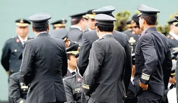 Denuncian un hermano jefe de la PN, vendía ascenso