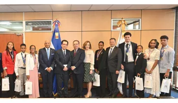 Valdez Albizu recibió la visita de su excelencia, embajador Tony Raful y estudiantes meritorios de origen dominicano en España