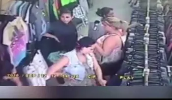 Mujeres captadas robando en una tienda de SPS