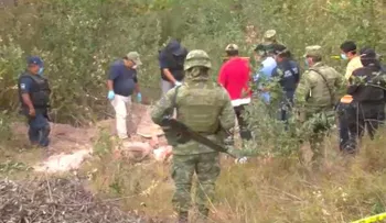 Encuentran 32 cuerpos y 9 cabezas enterradas en tumbas escondidas en México