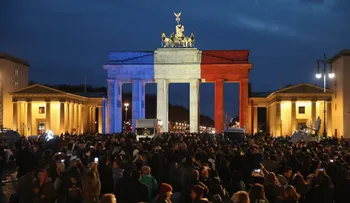 La ayuda para las víctimas de los ataques en París llega de todas partes del mundo