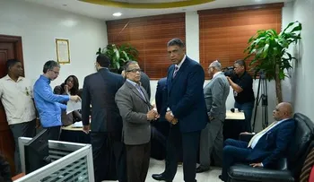Partidos inscriben alianzas a última hora ante la JCE