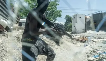Jefe de banda en Haití amenaza con matar a más de 60 rehenes en Kenscoff tras masacre