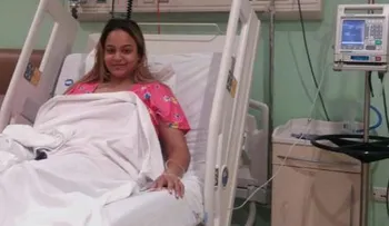 Joven madre solicita ayuda para realizarse cirugía que le permita cargar a su hija            