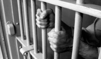 Policía apresa mensajero que robó más de 20 mil pesos en auto atraco