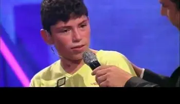 Niño SUPER HUMANO reconoce objetos con los ojos vendados