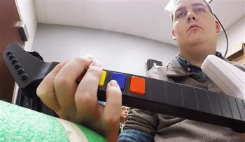 Implante cerebral permite a paralítico a mover su mano