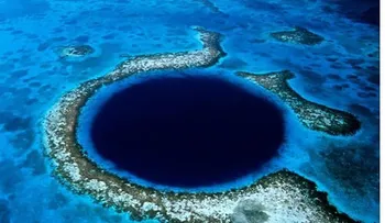 Exploran en vivo el Gran Agujero Azul de Belice, absorbente enigma del mundo oceánico