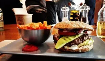 Perdió 88 kilos sin dejar de comer comida chatarra