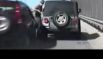 FUERTES IMAGENES: Conductora ebria arrolla a un agente de tránsito (VIDEO)