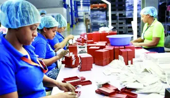 OIT: mujeres ganan 18% menos que los hombres en el mundo