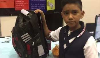 Un niño mexicano diseña una mochila antibalas "para estar más tranquilo"