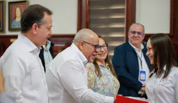 Gobierno entrega RD$110 millones a 500 microempresarios Santiago