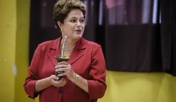 Dilma gana con el 51% de los votos