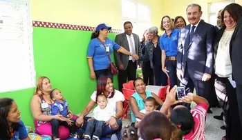 Presidente Medina entrega estancia infantil en Navarrete