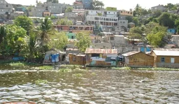 Encuentran los cadáveres de dos hombres en el río Ozama y en playa La Caleta.