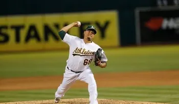 Azulejos adquieren a pitcher Arnold León