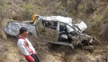 Un cura, 6 seminaristas, una profesora y varios jóvenes y niños heridos en accidente 