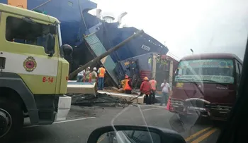 El Ferrie del Caribe choca en la avenida del Puerto creando una gran impacto