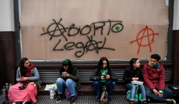 La campaña viral que invita a conocer los dos lados del debate sobre el aborto en Argentina