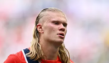 Erling Haaland sorprende con radical cambio de look y muestra el proceso en video