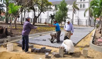 Comunidades reclaman asfalto de calles y puente 