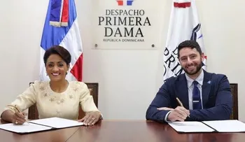 Primera Dama firma convenio con Autism Speaks para proyectos de niños autistas