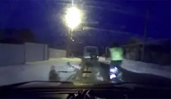 Superpolicía ruso alcanza corriendo coche de un criminal  (Video) 
