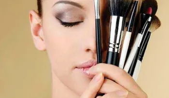 Trucos imperdibles de maquillaje para ocultar y disminuir tus ojeras