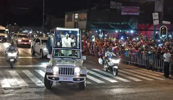 "¡Francisco, hermano, ya eres mexicano!", emotiva bienvenida al papa (VIDEO)