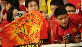 Adidas confunde al Manchester United con el Chelsea y enfurece a los hinchas