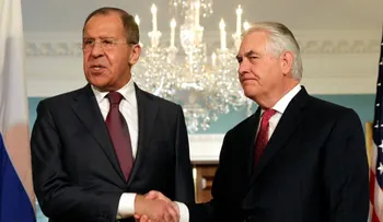 El canciller ruso llegó a Washington y descolocó a todos con una respuesta irónica