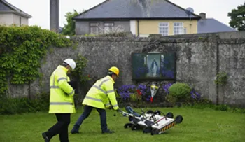 Hallan "gran número" de niños enterrados en una fosa de un convento irlandés